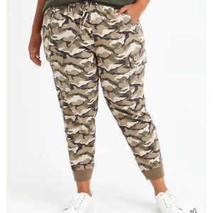 Torrid size 5 pants. Stretch cargo joggers.